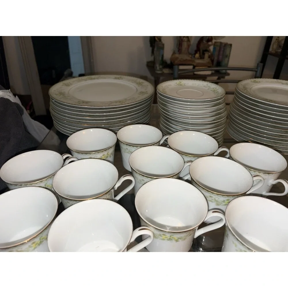 Mikasa Fine China Greenbriar L2014 Dinnerware Set 71 Pc Japan Gold Trim Platter